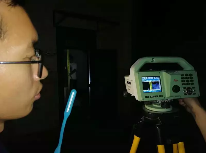 電子水準儀自動調焦